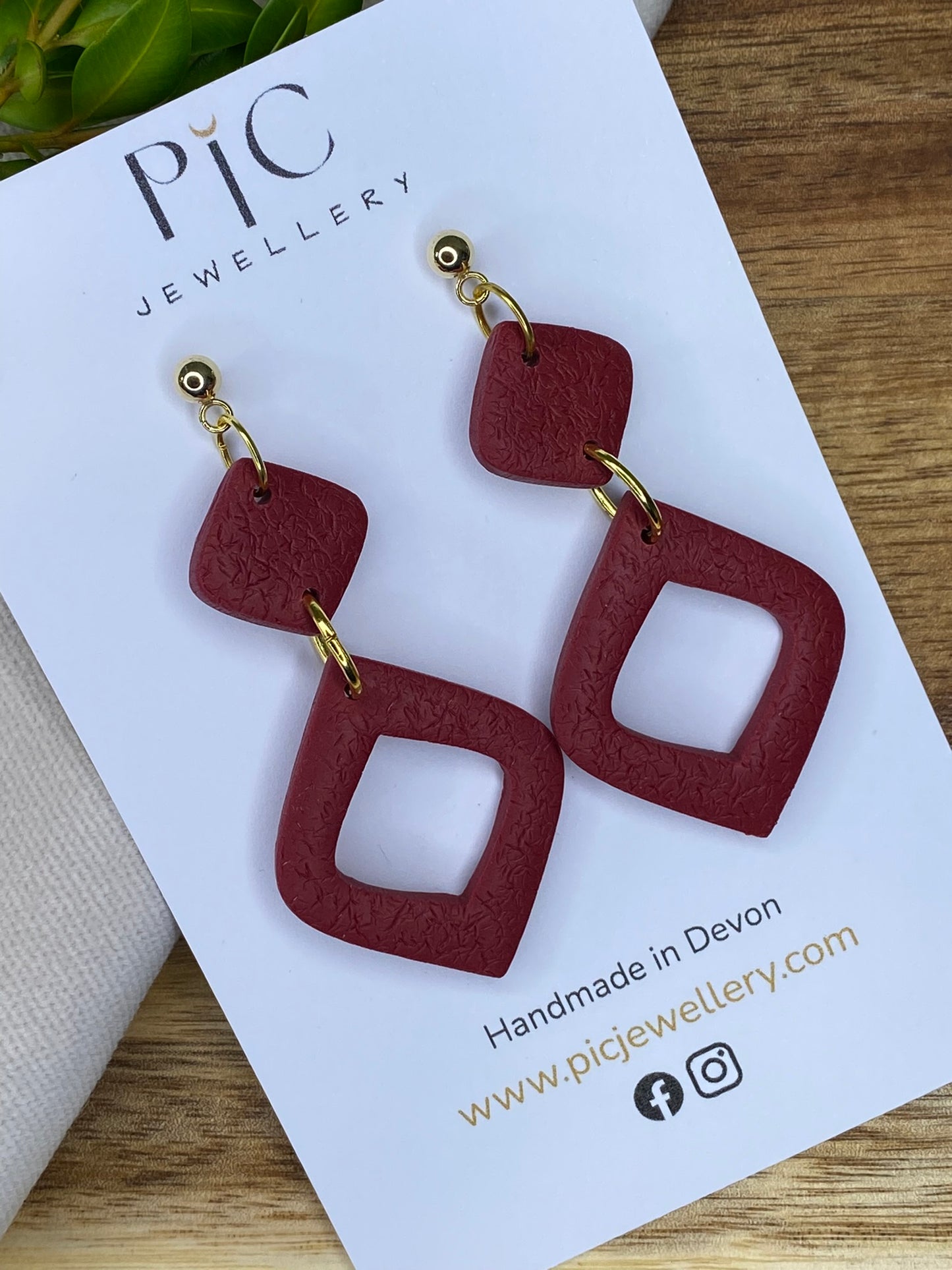 Statement dangles - textured burgundy rounded diamond lantern