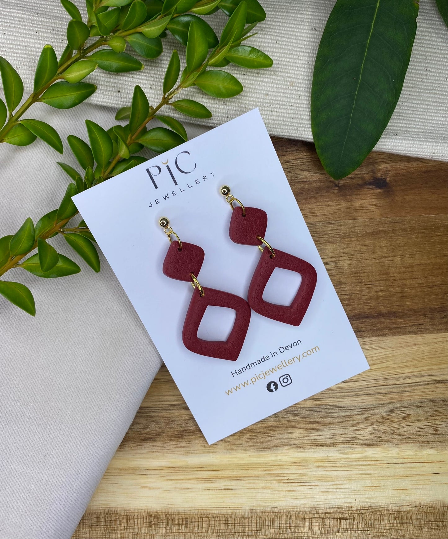 Statement dangles - textured burgundy rounded diamond lantern