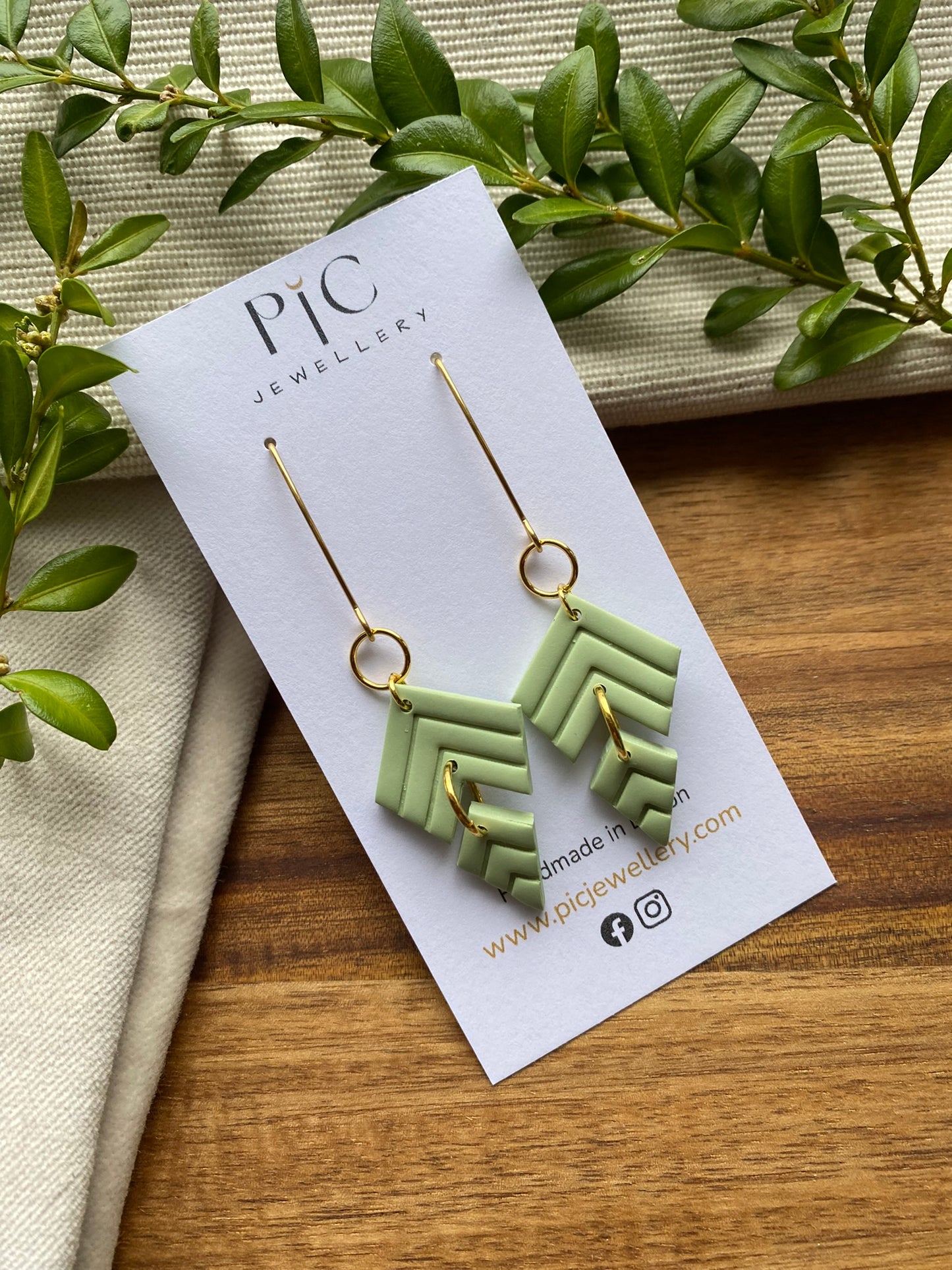 Statement dangles - mint green chevron embossed split kite