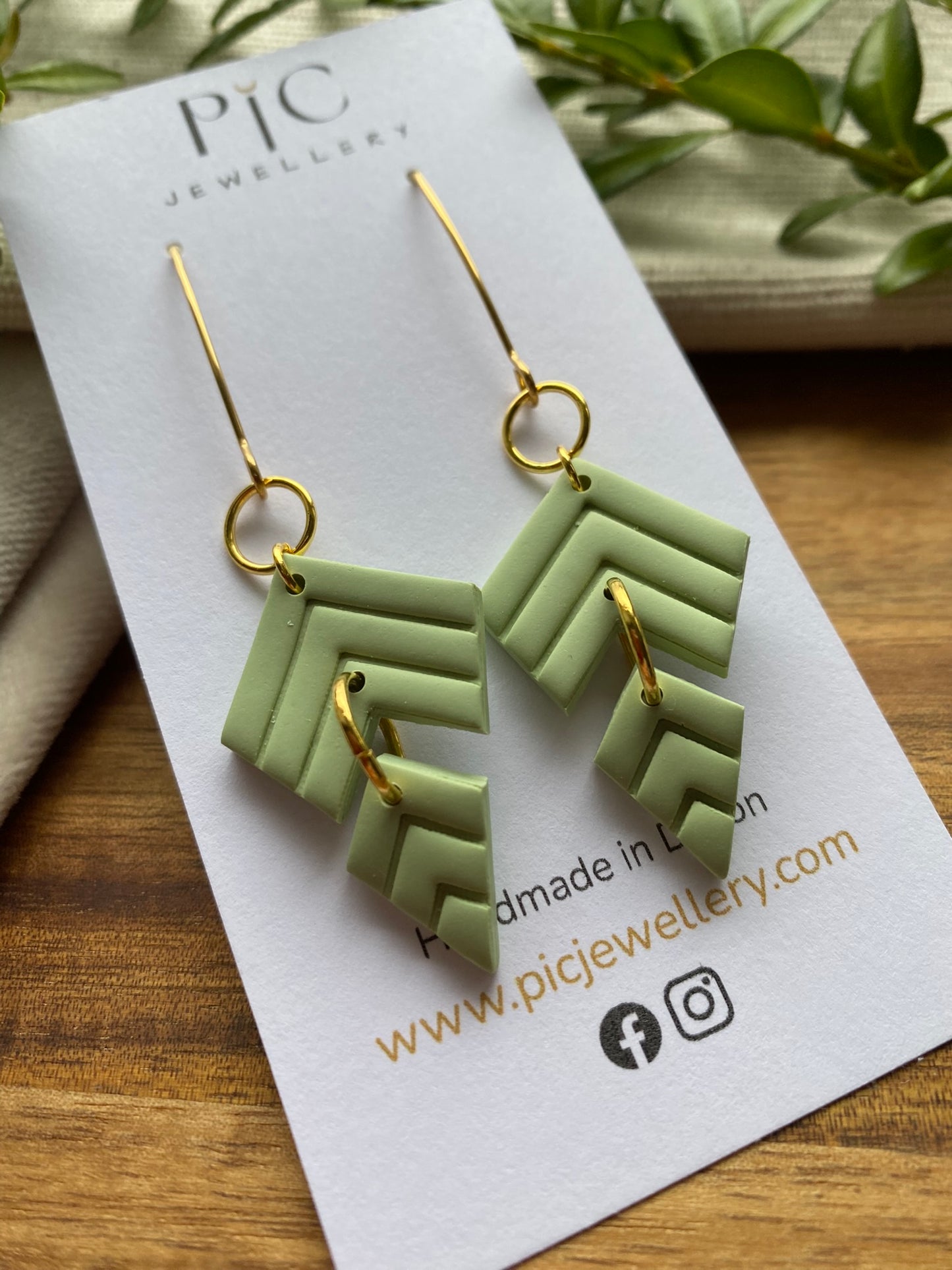 Statement dangles - mint green chevron embossed split kite