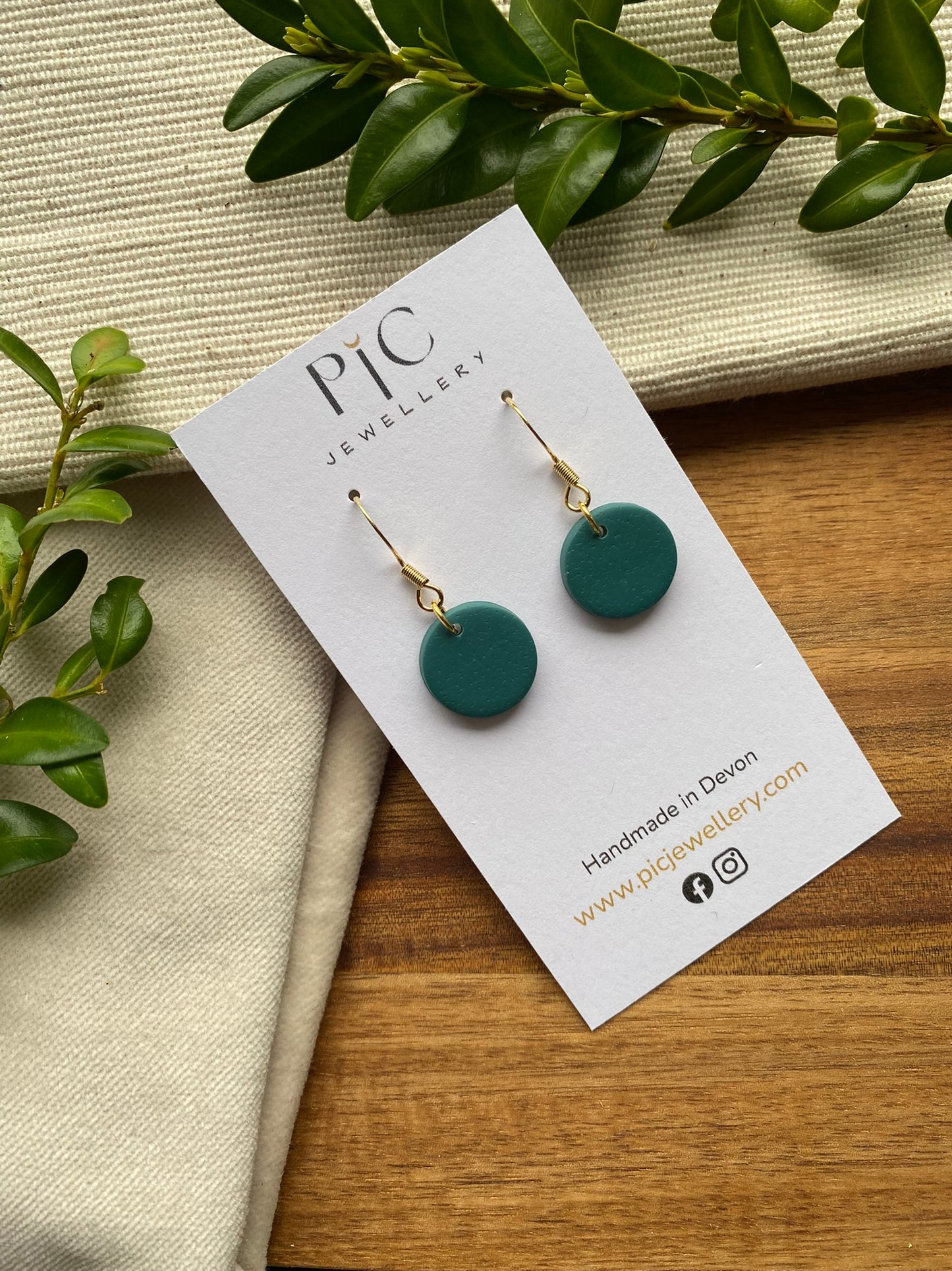 Dinky dangles - emerald green circle