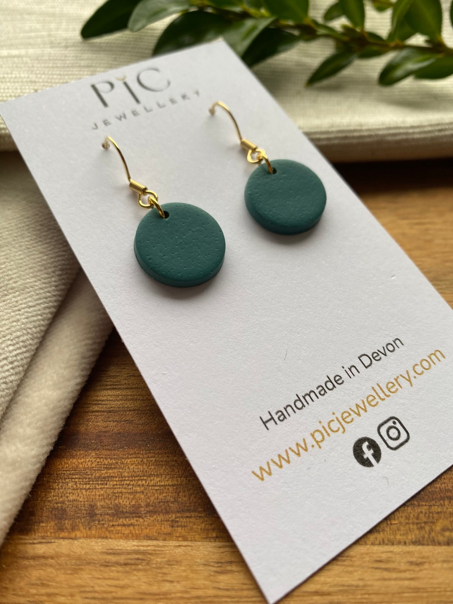 Dinky dangles - emerald green circle