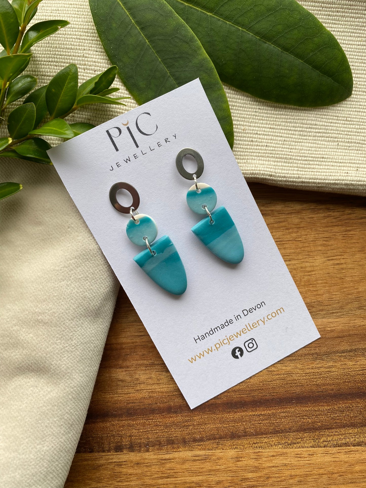Medium dangles - shades of teal circle and arch centres