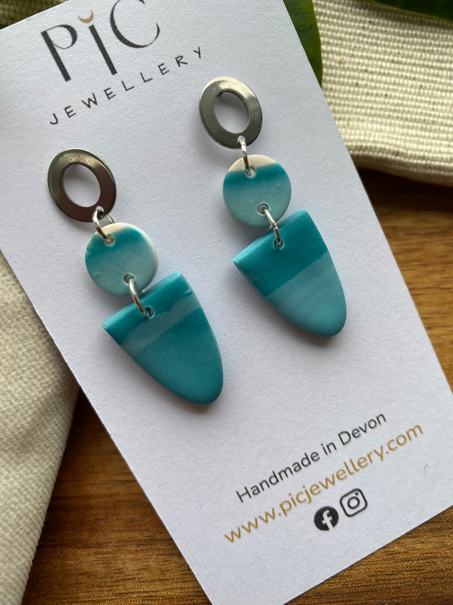 Medium dangles - shades of teal circle and arch centres