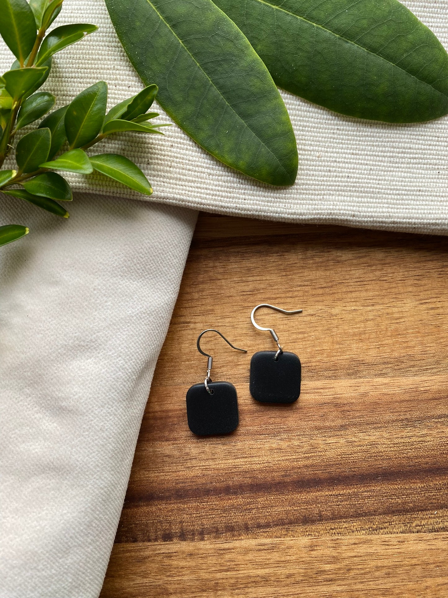 Dinky dangles - black square