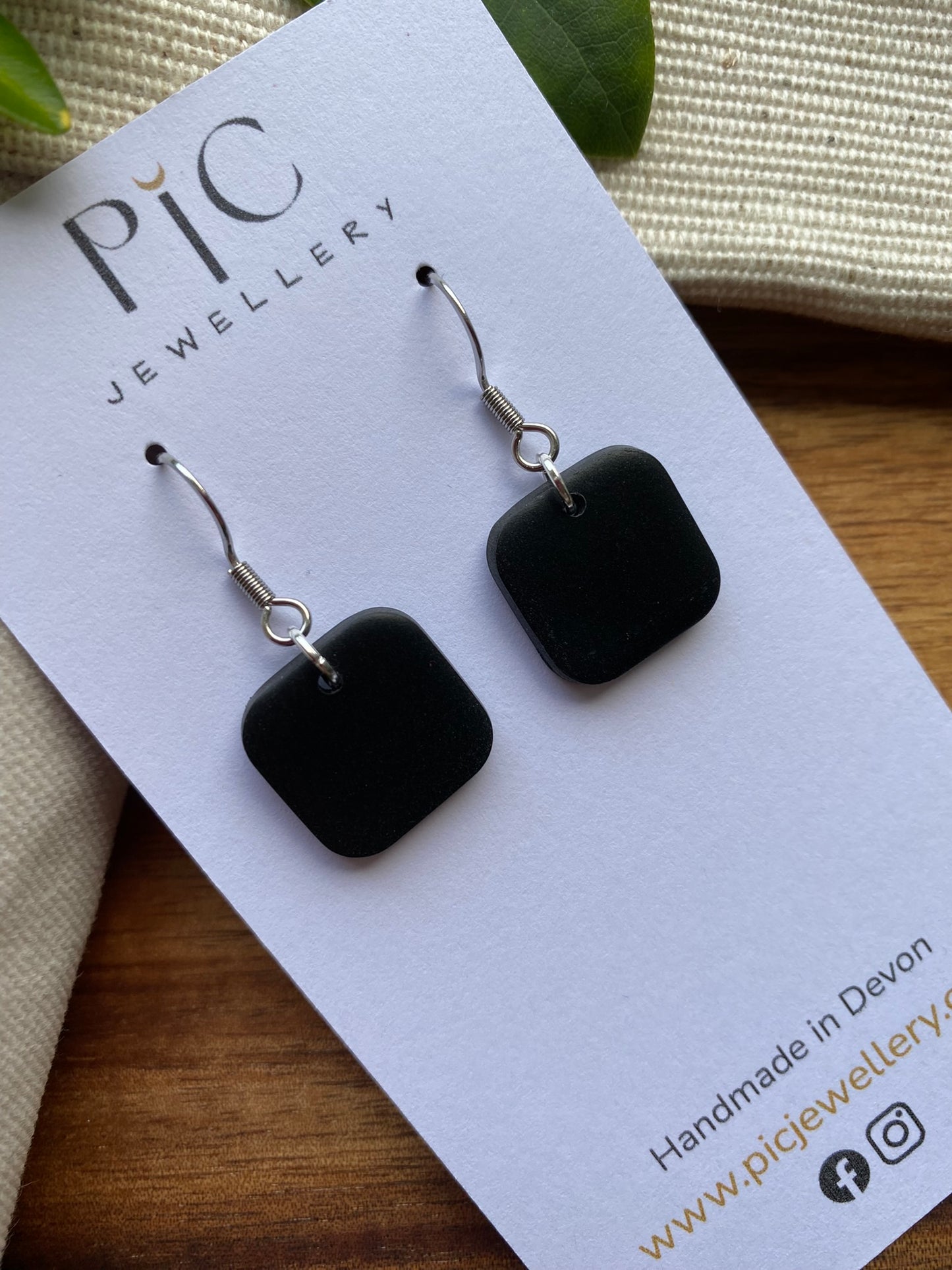 Dinky dangles - black square