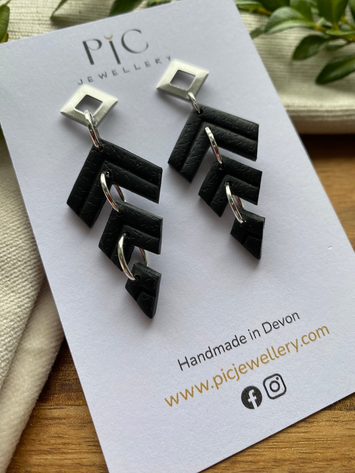 Statement dangles - black chevron embossed triple split kite