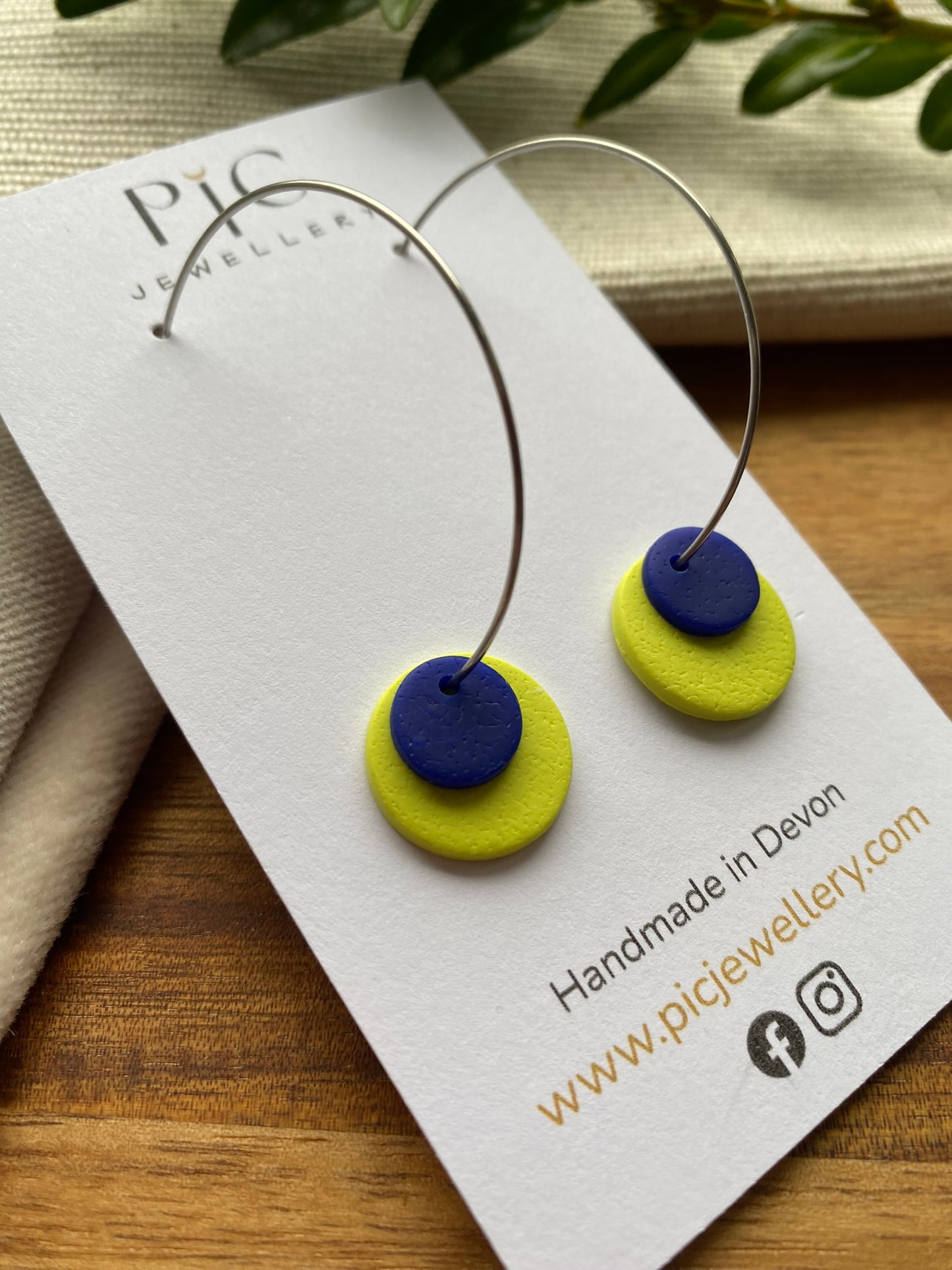 Hoops - double dots - navy blue and lime on silver hoops